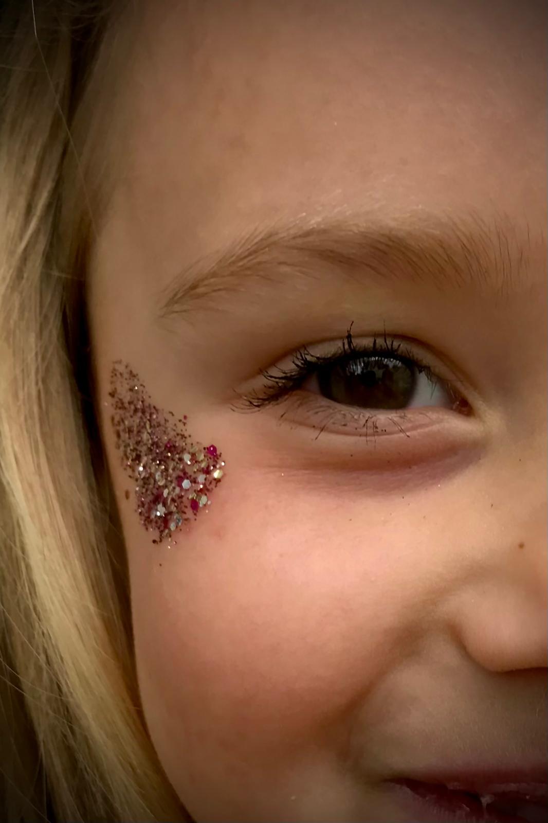 Enfants heureux pendant une activité